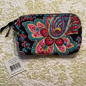 Vera Bradley small cosmetic, Parisian paisley, NWT, zipper opening